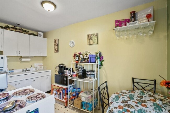 Building Photo - 4 Montgomery Rd