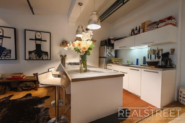 Floorplan - 337 Kent Avenue