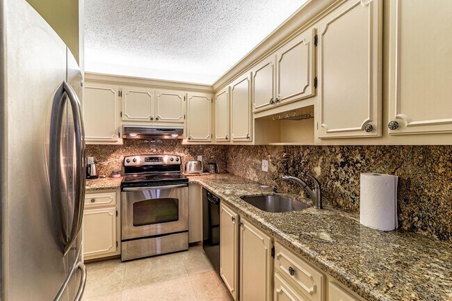 Building Photo - 2460 Juniper Dr