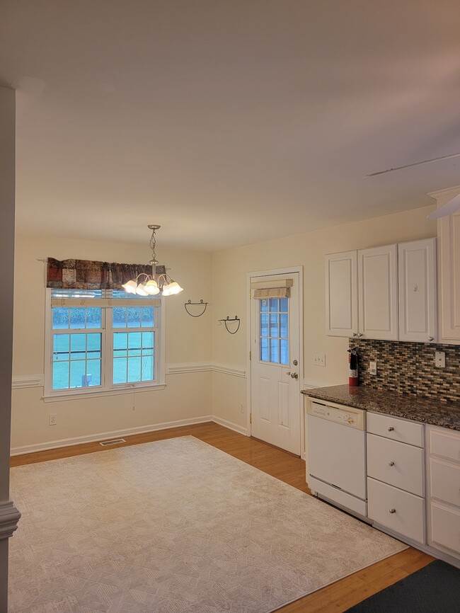 Building Photo - 200 Webfoot Dr