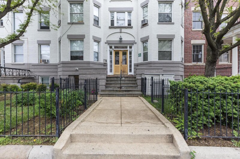 Building Photo - 1519 Park Rd NW