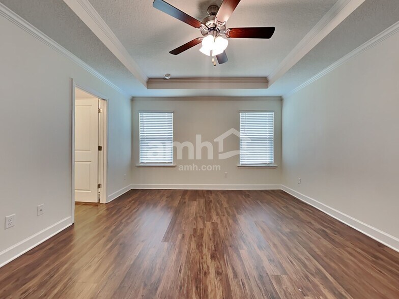 Building Photo - 995 Tan Tara Trl