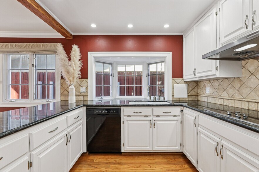 Building Photo - 4182 Silliman Dr