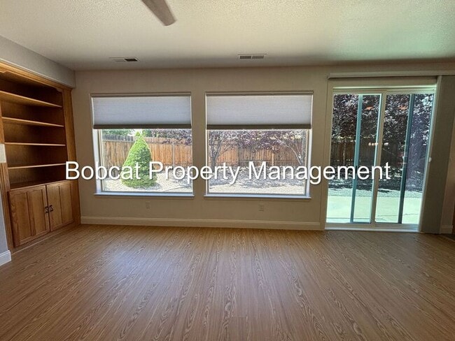Building Photo - 1240 Flintwood Dr