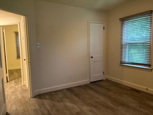 Building Photo - Beautiful Ranch Home In Central Raleigh, A...