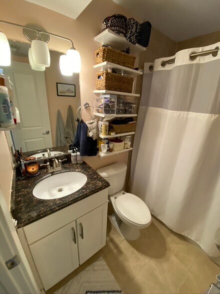 Bathroom - 912 Shepherd St NW