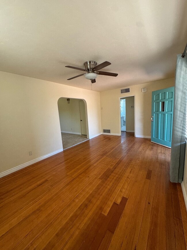 Building Photo - 902 S Fremont Ave