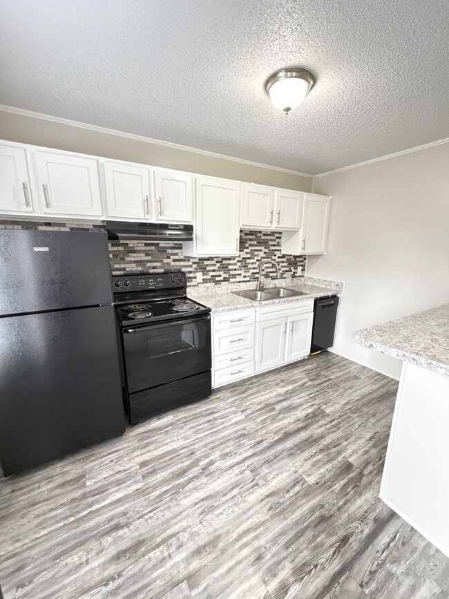 Building Photo - Oxford-2 Bedrooms