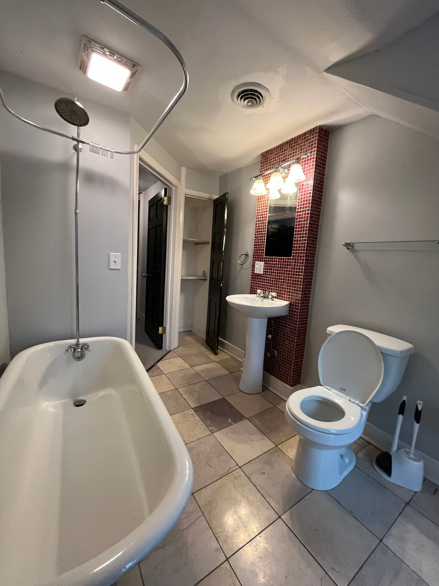 Building Photo - 448 N Queen St