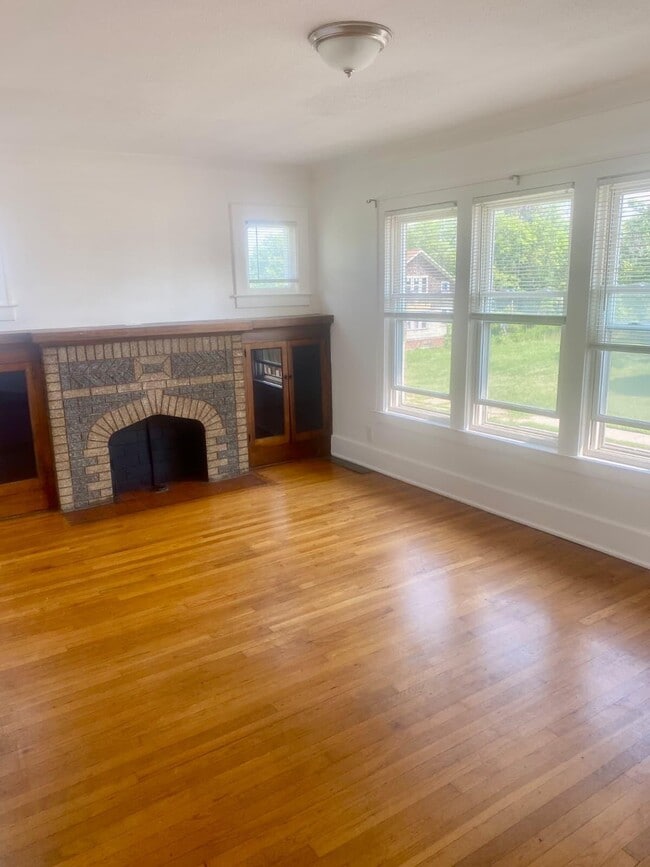 Building Photo - 14069 Saratoga Ave