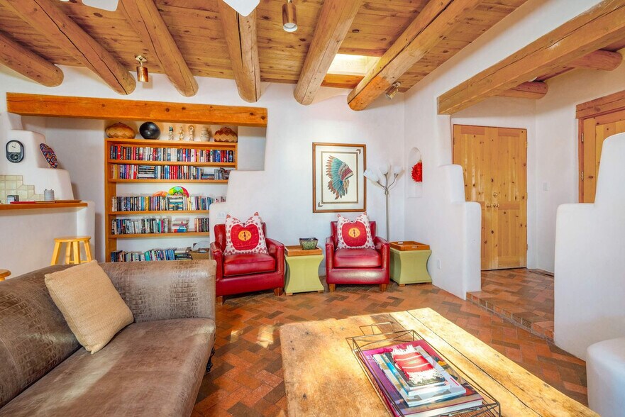 Building Photo - 1015 Foothills Trail