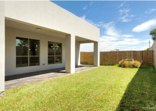 Building Photo - 1316 E Balboa Ave