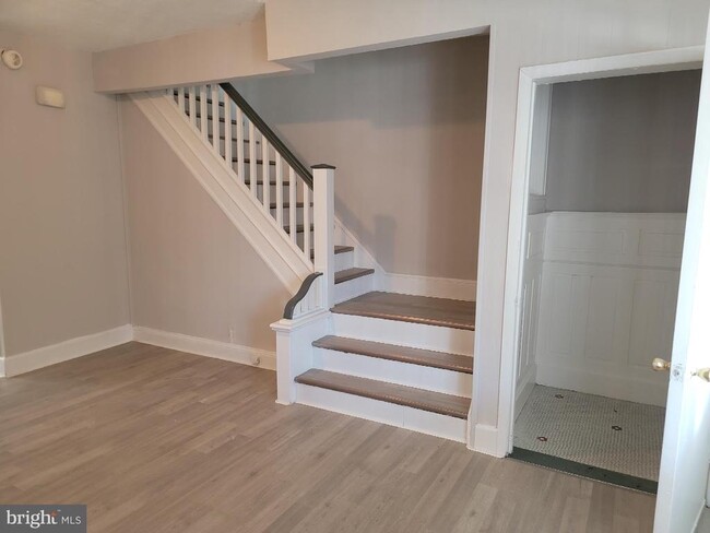 Building Photo - 5438 Addison St