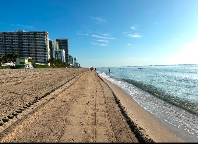 Building Photo - 2030 S Ocean Dr