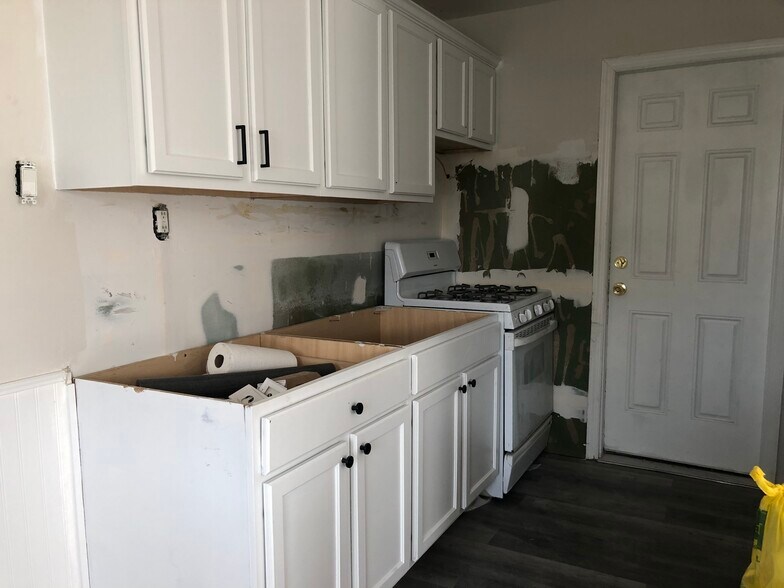 New Kit/Quartz tops - 38 Williamson St