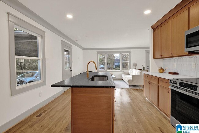 Building Photo - 609 Cobb St