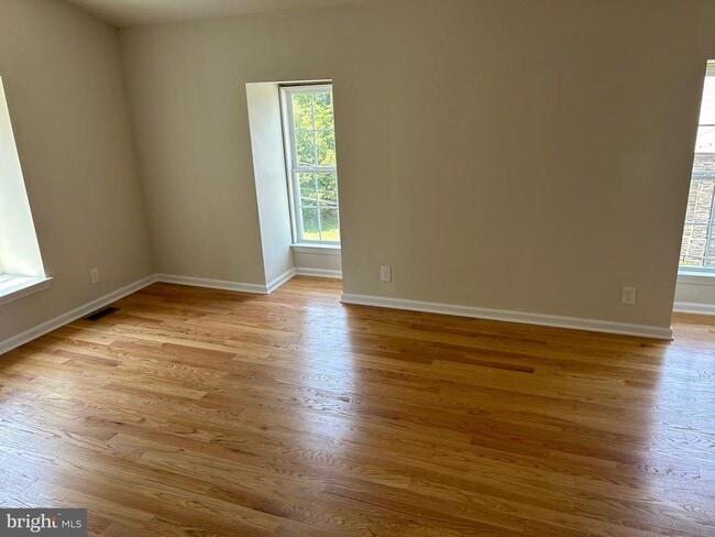 Building Photo - 1051 Easton Rd