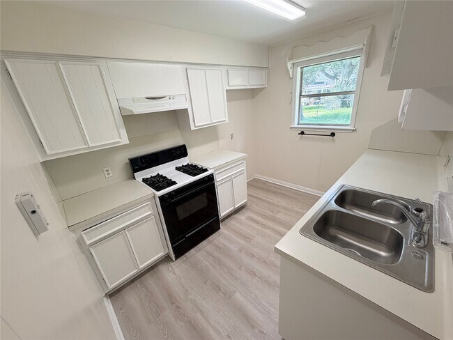 Building Photo - 2220 Ripple Creek Dr