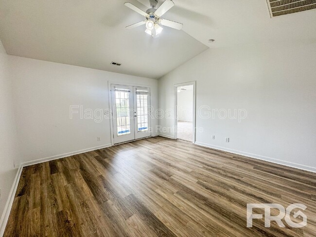 Building Photo - 5170 Deveron St