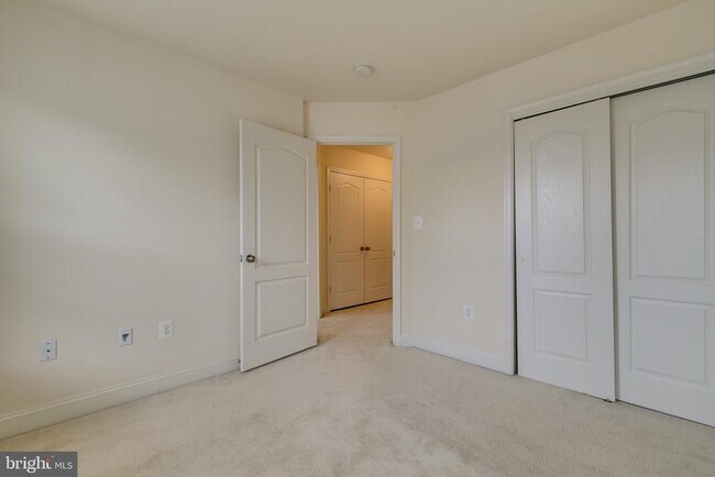 Building Photo - 2655 Glenriver Way