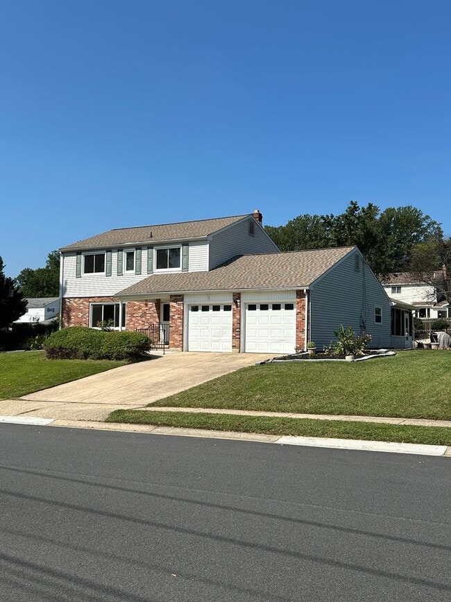 Building Photo - 118 Country Club Dr