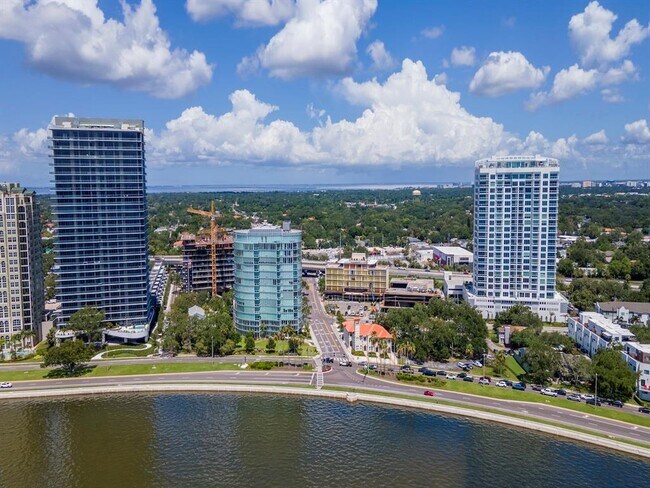 Building Photo - 2900 W Bay to Bay Blvd