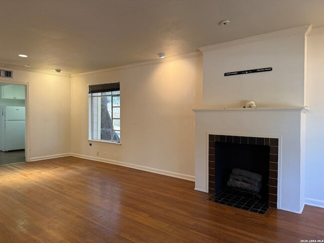 Building Photo - 230 E Mulberry Ave