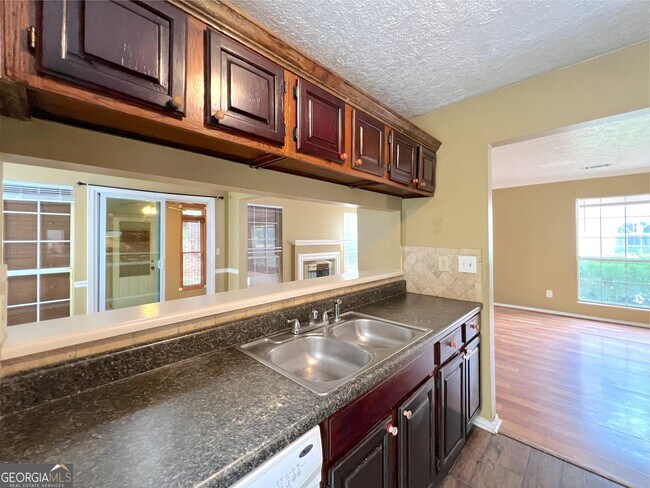 Building Photo - 790 Hampton Hill Ct