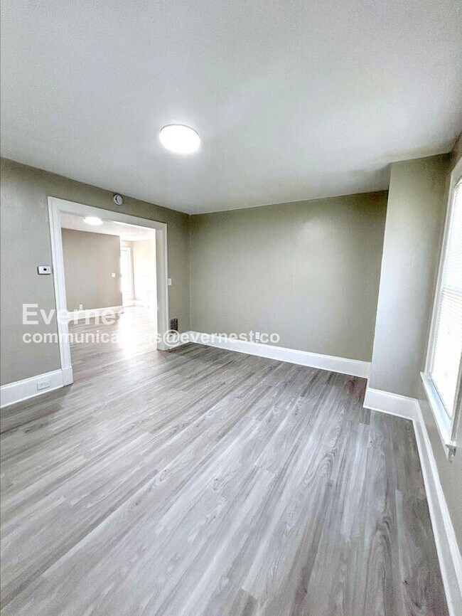 Building Photo - 1334 W 89th St