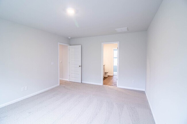 Building Photo - 495 Coconut Dr