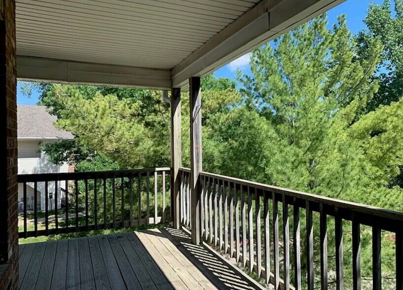 Building Photo - 2447 Patricia Dr