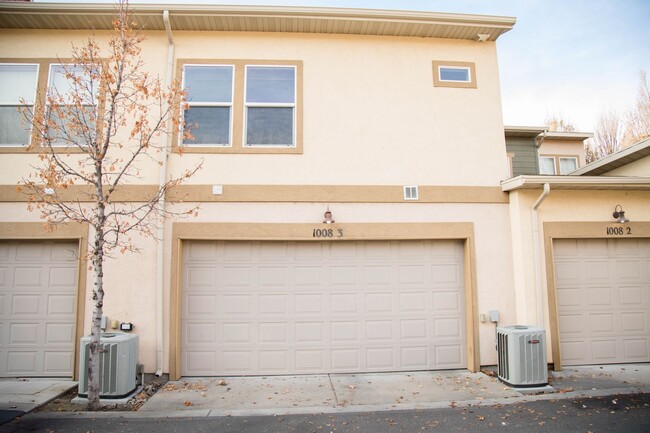 Building Photo - Farmington Crossing - 2 Bedroom Townhome