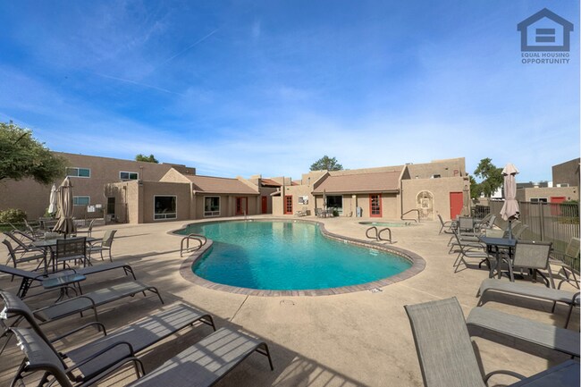 Building Photo - 2Bed/2Bath Condo at Thomas Rd/56th St! Ready for Immediate Move-In!