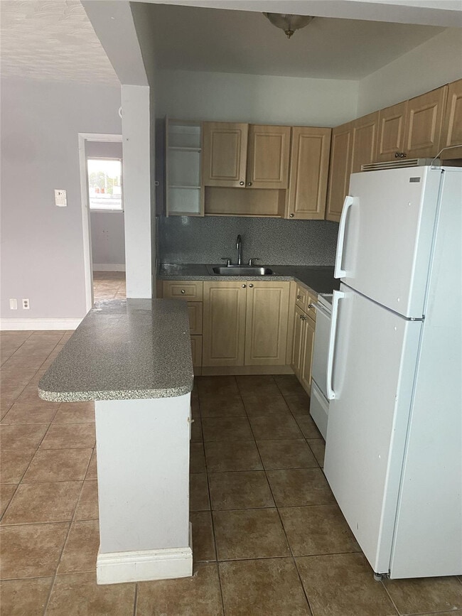 Building Photo - 800 NE 13th St