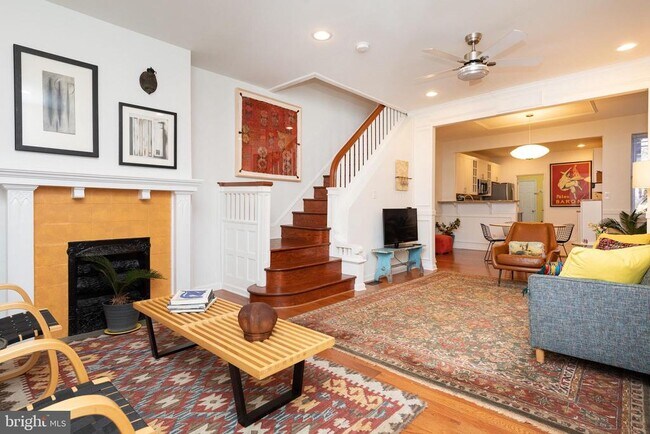 Building Photo - 456 Winona St