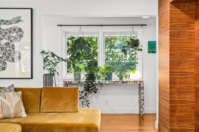 Building Photo - 10275 Oletha Ln