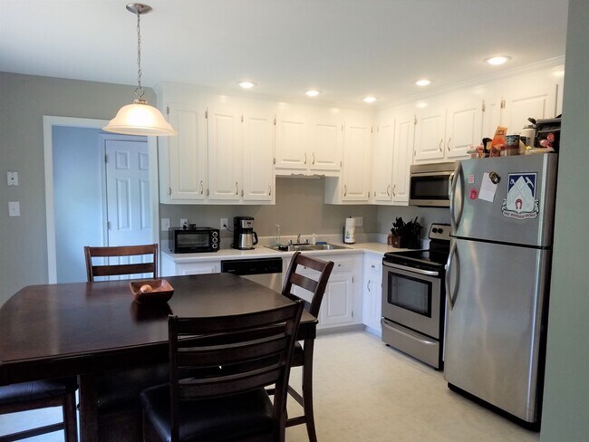 Building Photo - 4 bed room home in Midlothian with fenced rear yard