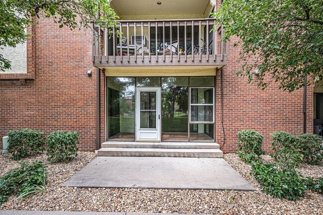 Building Photo - 2 Bedroom 2 Bath Condo in Pier Point Villa...