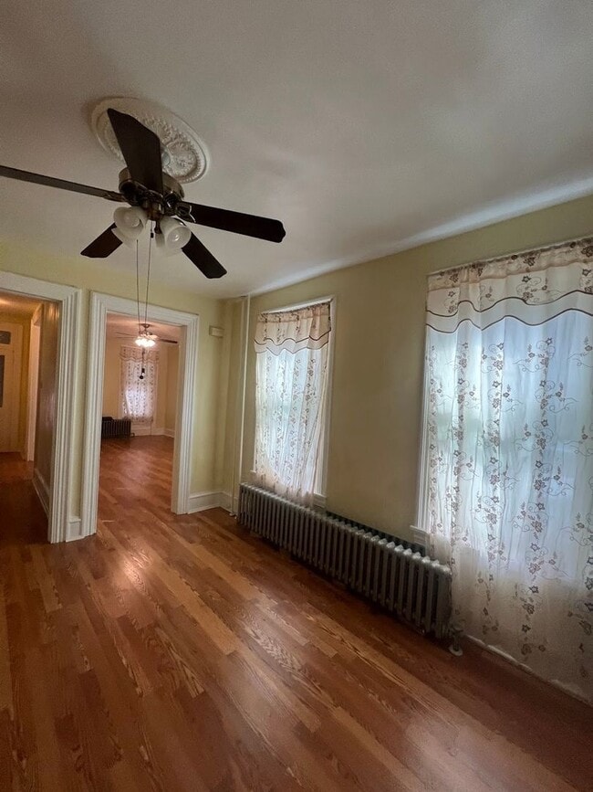 Building Photo - Spacious 5 Bedroom, 2 Bath Home