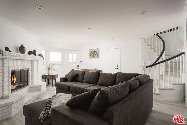 Building Photo - 1044 Waterbury Ln