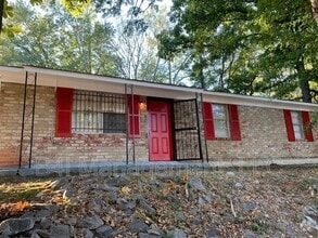 Building Photo - 3025 Sprucewood Dr