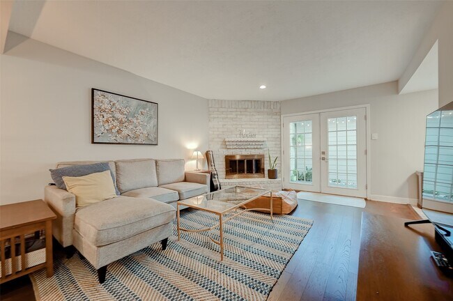 Building Photo - 742 Country Pl Dr