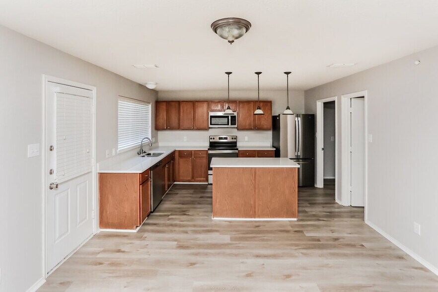 Building Photo - 145 Redbud Dr