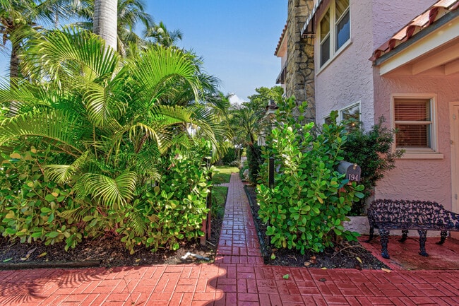 Building Photo - 194 Almeria Rd