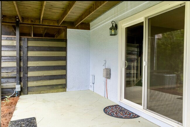Building Photo - 50 Gossamer Ln