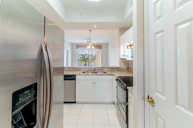 Building Photo - Available Now – Annual Rental with Golf Me...