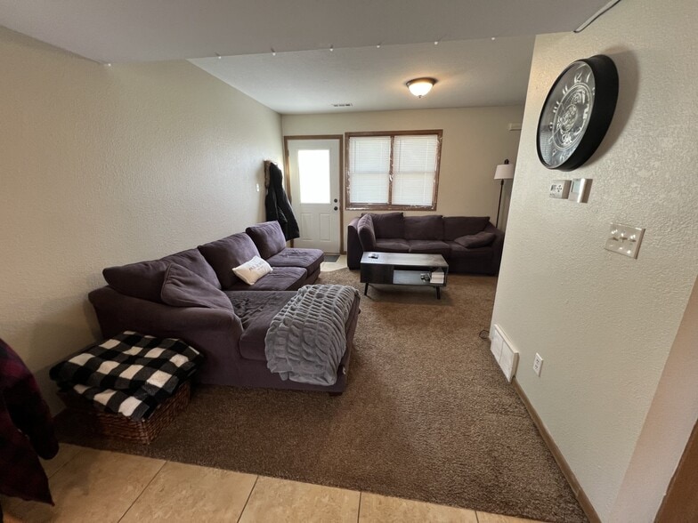 living room - 2139 Hummingbird Dr