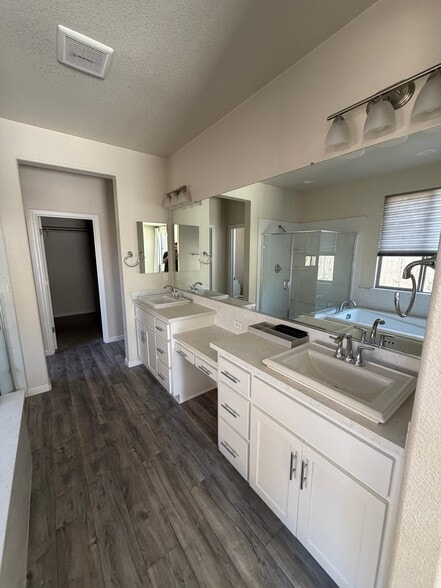 Building Photo - 3212 Showcase Way