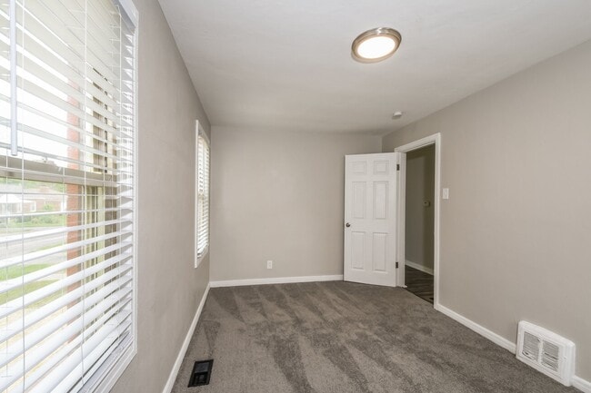 Building Photo - 9124 Guthrie Ave