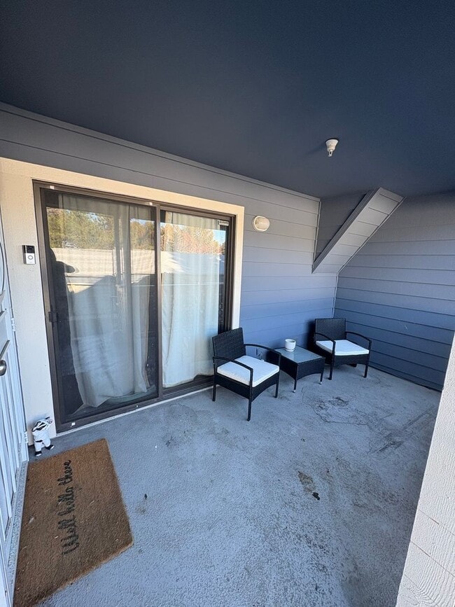 Building Photo - Gated Community with easy west bound 80 ac...